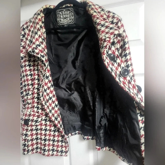 Last Kiss - Plaid Blazer- EUC - Red, Black and White Houndstooth Pattern, Size L - Picture 10 of 12